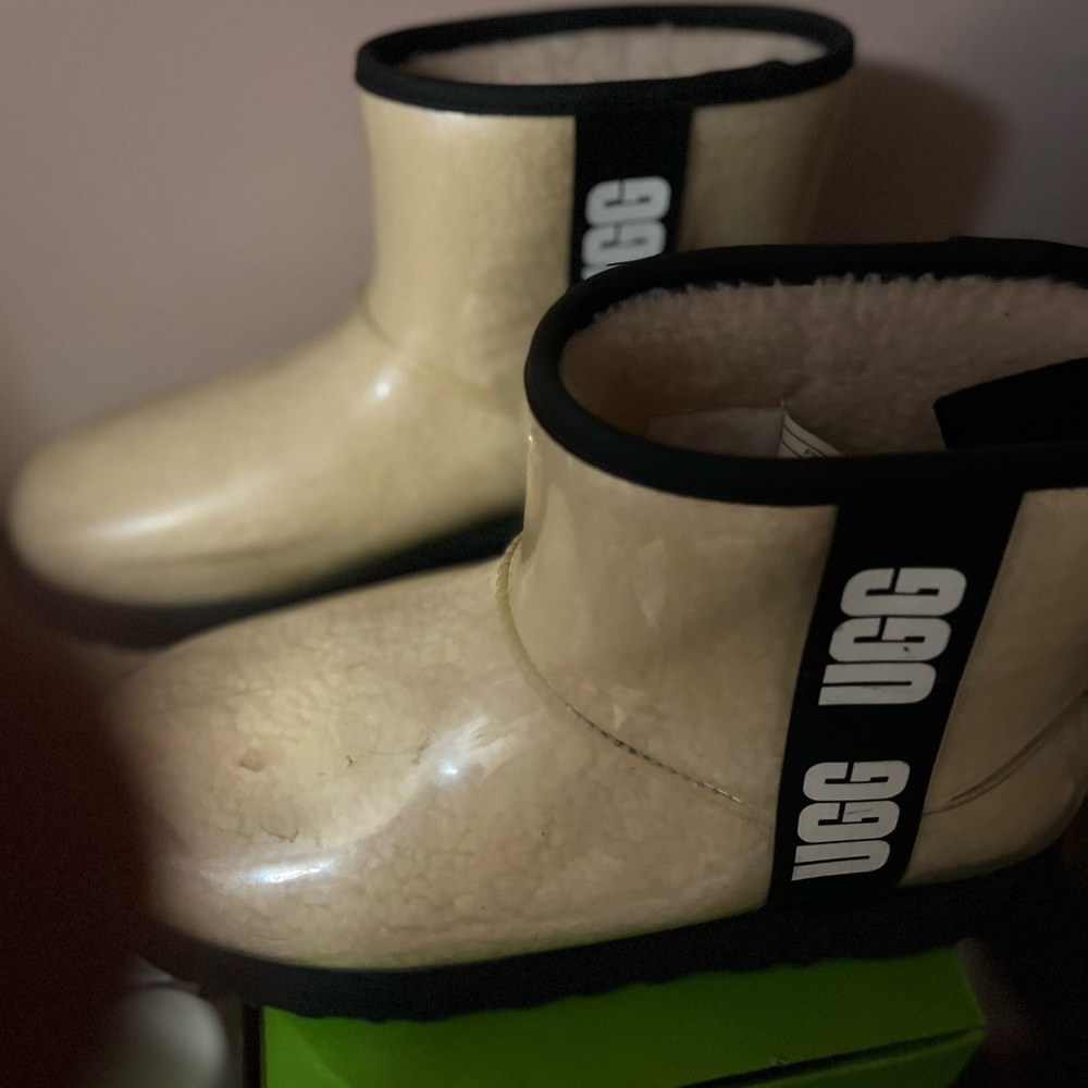 Off white uggs